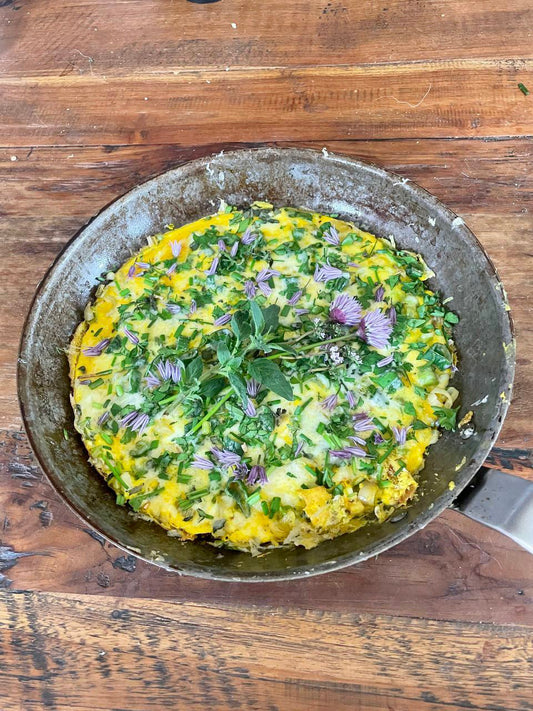 Omelet met groenten uit het seizoen